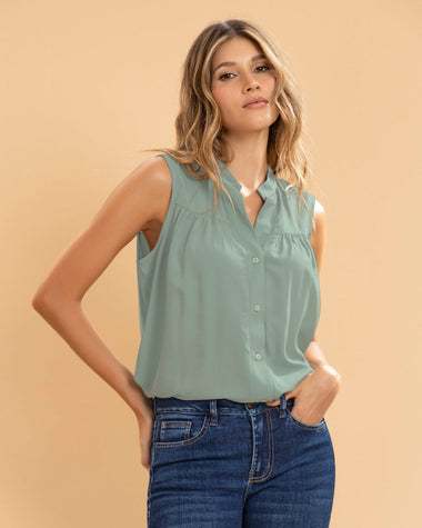 Blusa sin mangas con recogido en frente y perilla funcional#color_601-verde