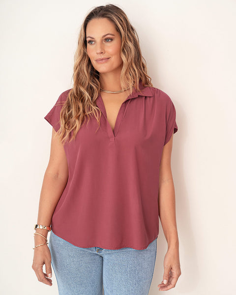 blusa-manga-corta-con-perilla-funcional-y-cuello-camisero#color_895-mora