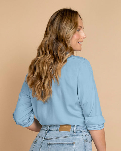 Blusa manga larga con cuello camisero y perilla funcional#color_022-azul-claro