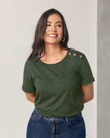 Blusa manga corta con botones decorativos en hombro#color_601-verde