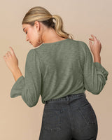 Blusa manga 3/4 con elástico en puños y recogido en hombros#color_601-verde