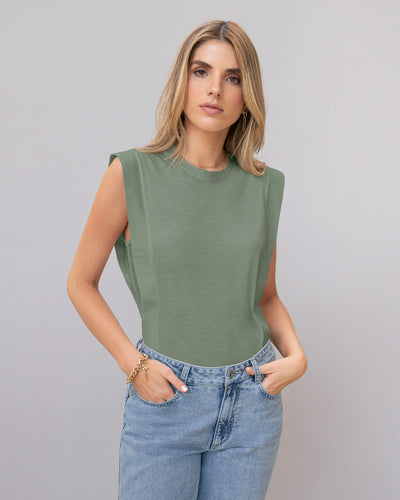 Blusa  sin  mangas cuello redondo con tela sobre los hombros#color_617-verde