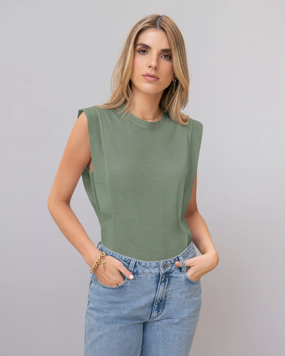 Blusa  sin  mangas cuello redondo con tela sobre los hombros