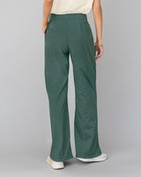Pantalón ruedo ancho con pretina con botón funcional#color_254-verde