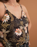 Blusa de tiritas con escote en V y perilla decorativa#color_145-estampado
