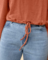 Blusa manga larga con recogido en hombros con volumen#color_179-terracota