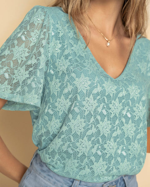 Blusa manga corta con escote en V y recogido en hombros#color_063-verde-azul