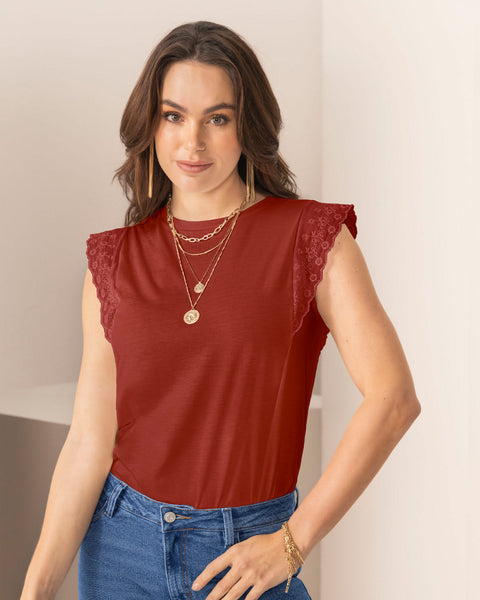 Blusa sin mangas con detalle ojalillo en hombros#color_221-terracota-oscuro