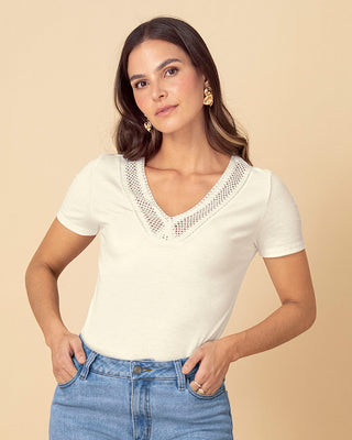 Blusa manga corta con detalle guipur cruzado en escote#color_018-marfil