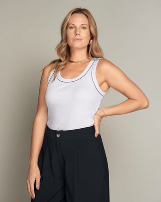 Blusa sin mangas con detalle en contraste#color_000-blanco