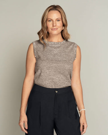 Blusa sin mangas con perlas decorativas#color_084-arena