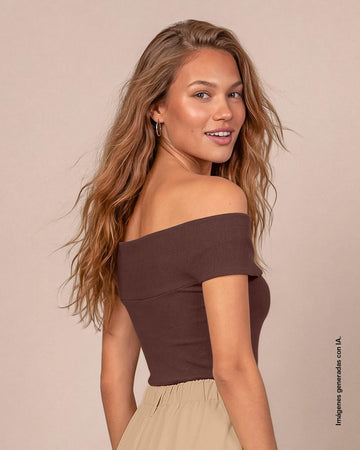 Blusa off shoulders con detalle en escote#color_c24-cafe-medio