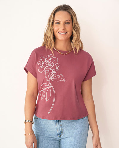 Blusa manga corta con doblez con estampado en frente#color_895-mora