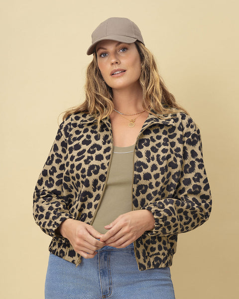 Chaqueta estampada con cierre en frente#color_145-animal-print-cafe