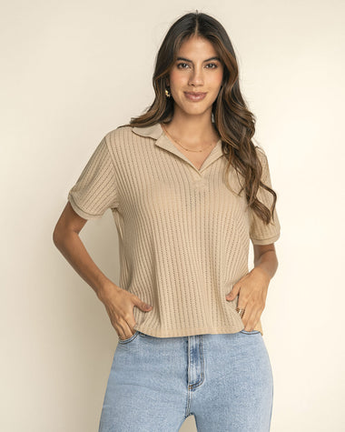Blusa tipo polo en tejido de punto#color_084-arena