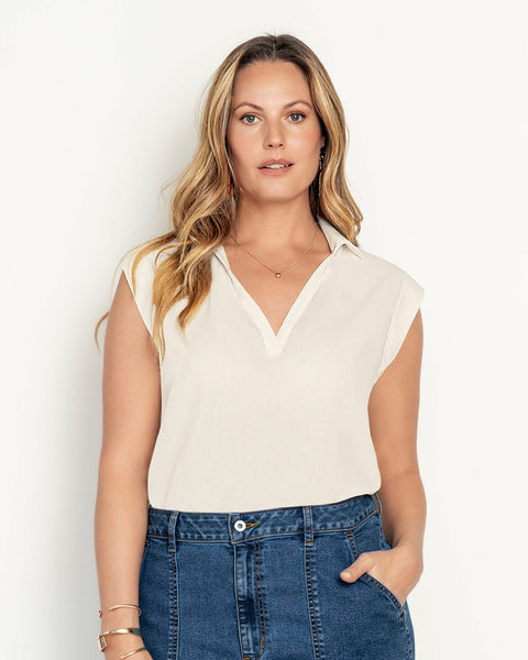 Blusa sin  mangas cuello camisero en V#color_018-marfil
