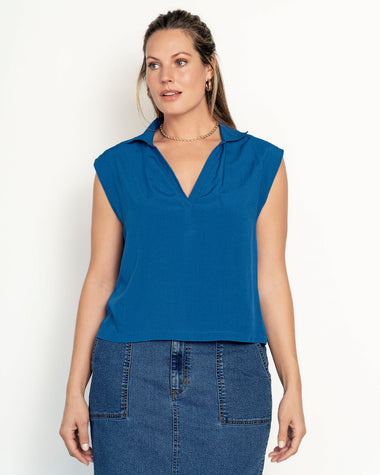 Blusa sin  mangas cuello camisero en V#color_055-azul