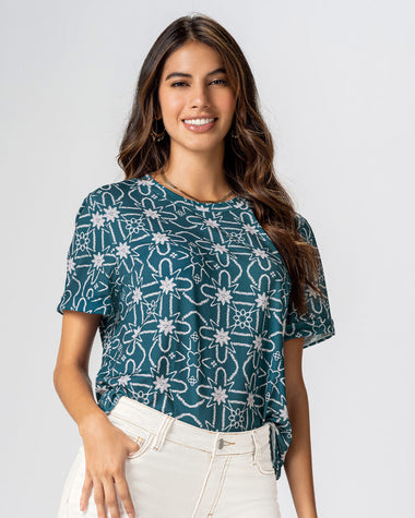 Blusa manga corta estampada con doblez en manga#color_061-bordado
