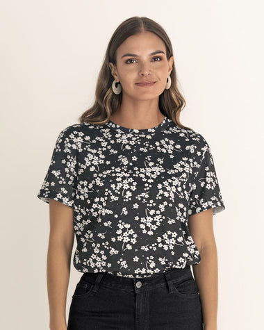 Blusa manga corta estampada con doblez en manga#color_079-flores