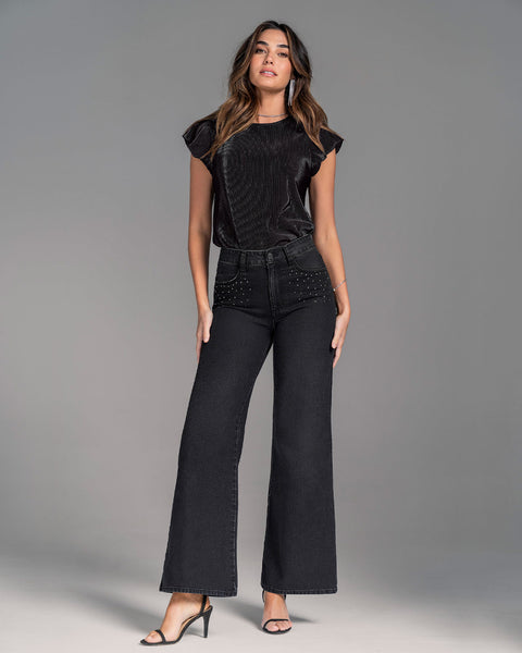 Blusa manga corta en tela satinada y acanalada#color_700-negro