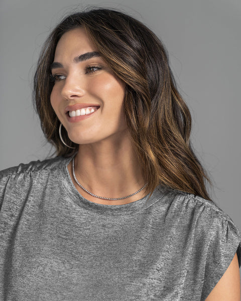 Blusa manga corta tela con brillo#color_708-plateado