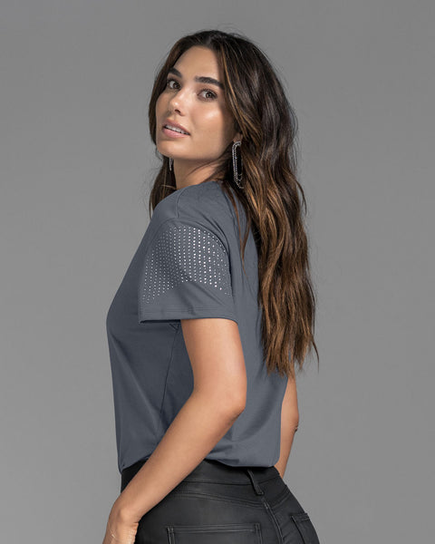 Blusa manga corta con detalles brillantes#color_757-gris