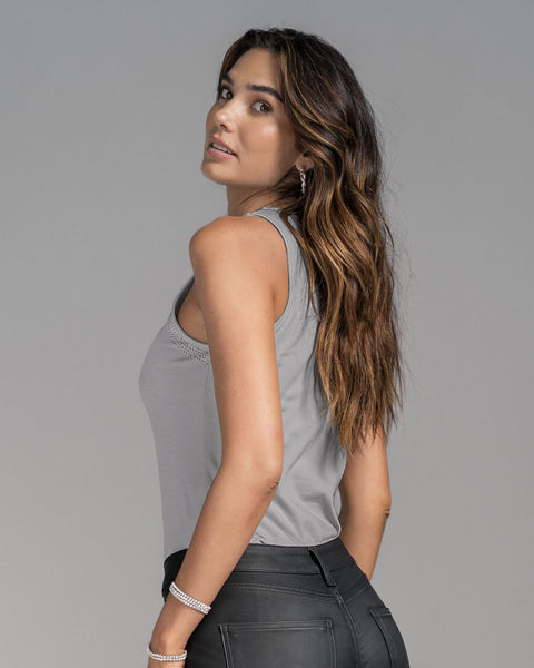 Blusa sin mangas con detalles con brillo#color_c15-gris