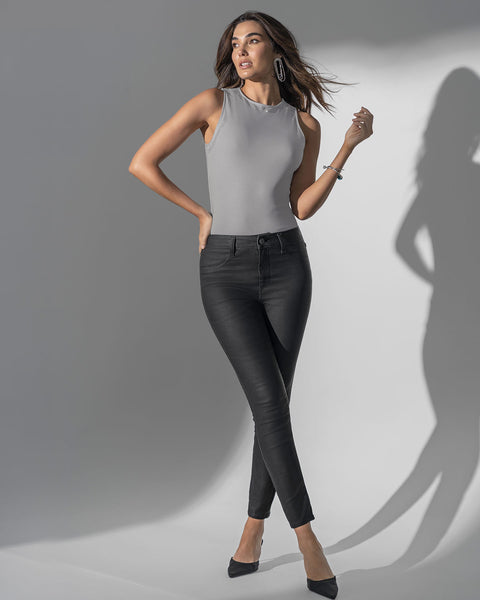 Blusa sin mangas con detalles con brillo#color_c15-gris