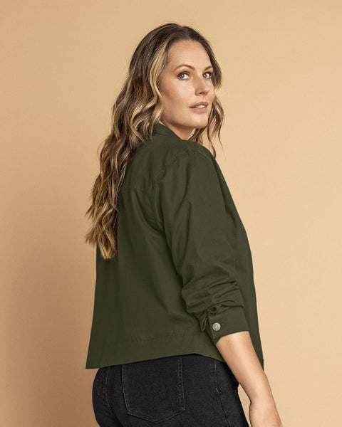 Chaqueta manga larga abierta con detalle bordado#color_c46-verde