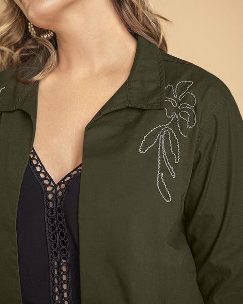 Chaqueta manga larga abierta con detalle bordado#color_c46-verde
