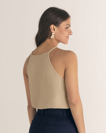 Blusa cuello halter en tela craquelada#color_c54-arena