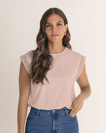 Blusa con detalles en mangas#color_c28-rosa-claro