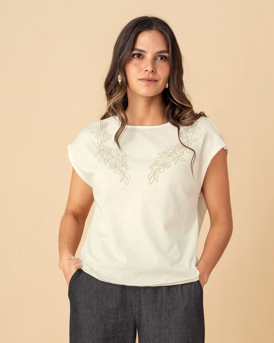 Blusa manga corta con detalle bordado