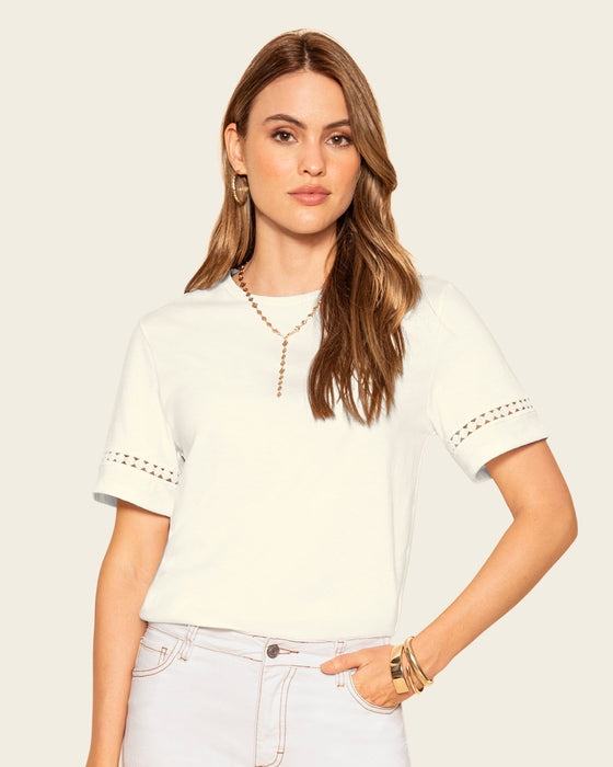 Blusa básica con detalle de escalerilla en mangas#color_018-marfil