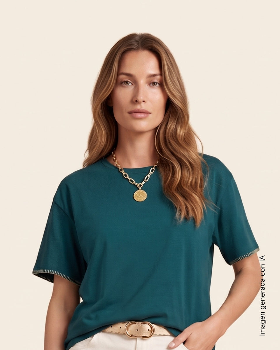 Blusa amplia con puntadas en mangas