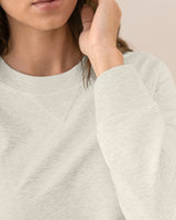 Suéter manga larga con fajón, cuello y puños en rib#color_717-gris-jaspe