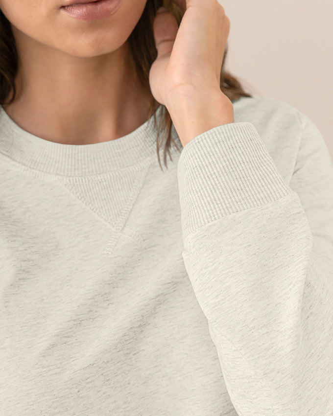 Suéter manga larga con fajón, cuello y puños en rib#color_717-gris-jaspe