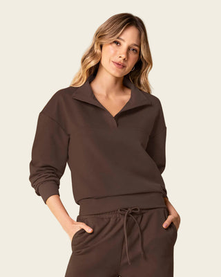 Suéter tipo polo de silueta amplia#color_c23-cafe-chocolate