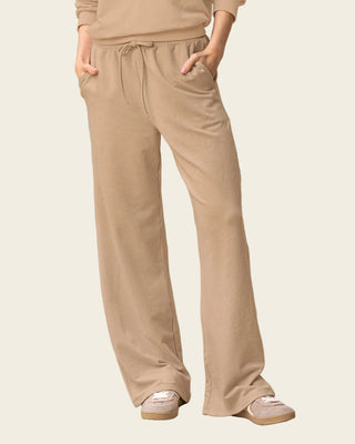 Pantalón ruedo amplio con elástico y tira anudable en cintura#color_c54-arena
