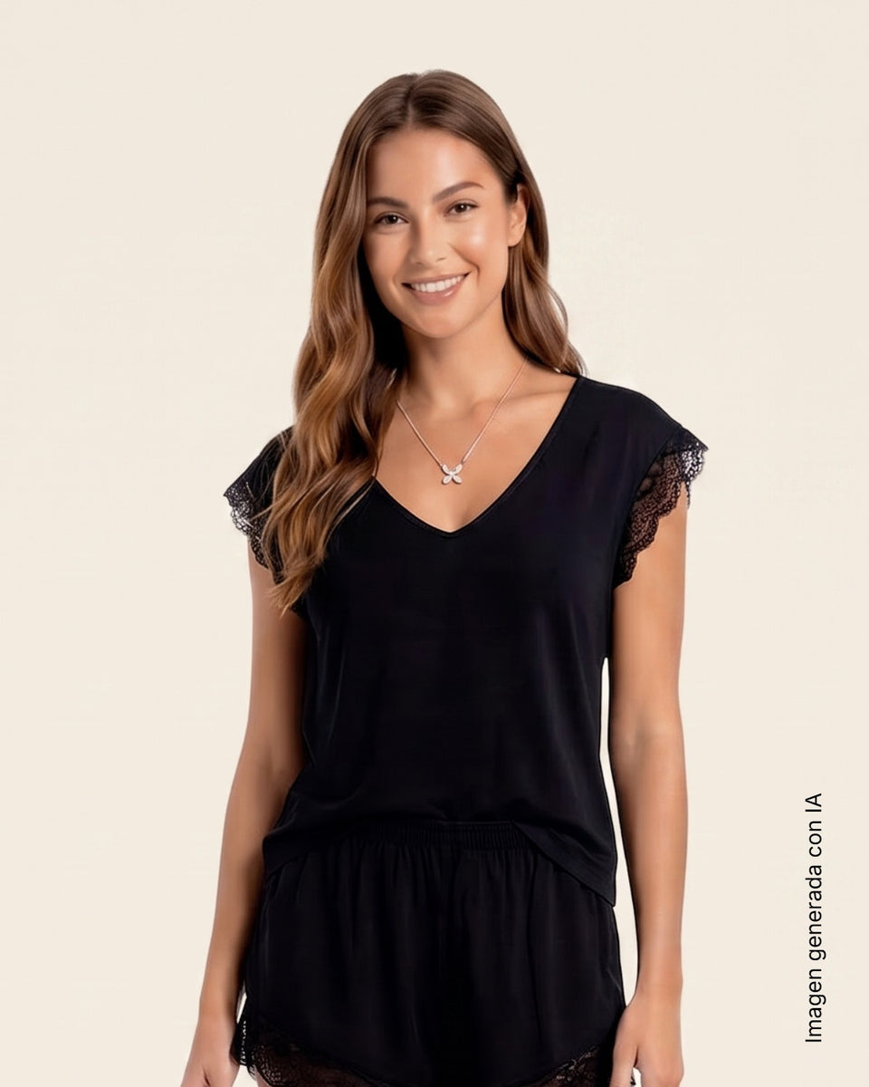 Blusa manga corta con detalle delicado en mangas