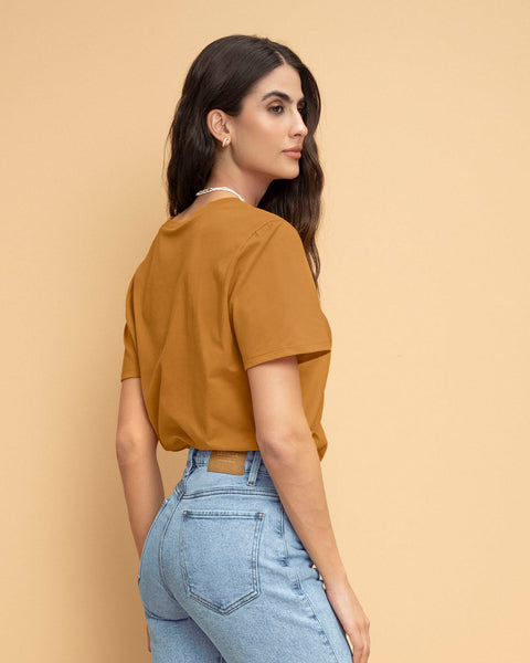 Blusa en algodón manga corta con estampado localizado#color_847-mostaza