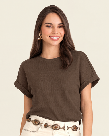 Blusa manga corta con textura#color_c23-cafe-chocolate