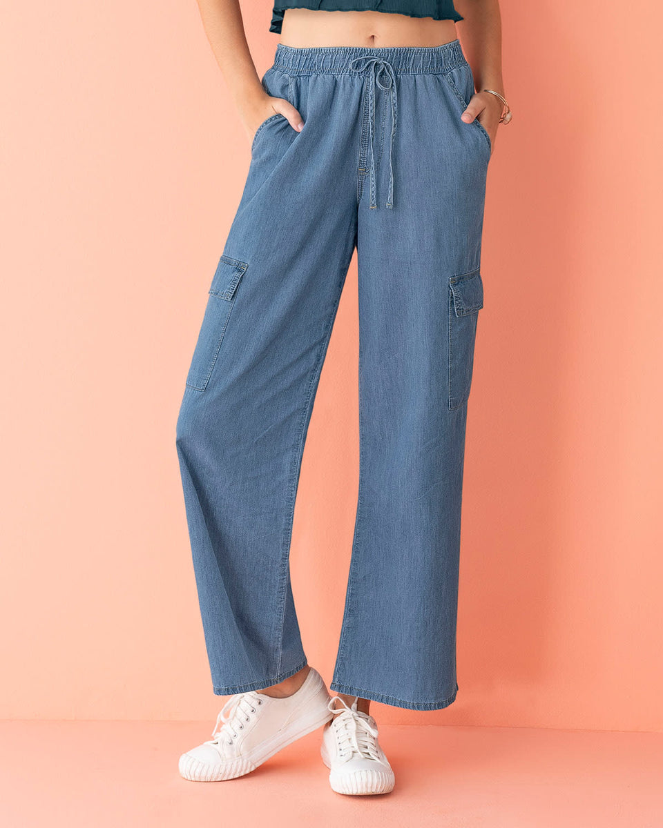 Pantalón ruedo recto con bolsillos funcionales y tira decorativa