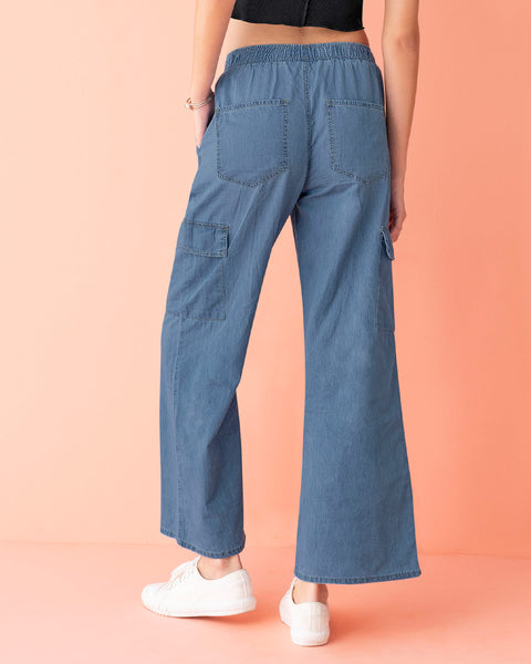 Pantalón ruedo recto con bolsillos funcionales y tira decorativa#color_141-indigo