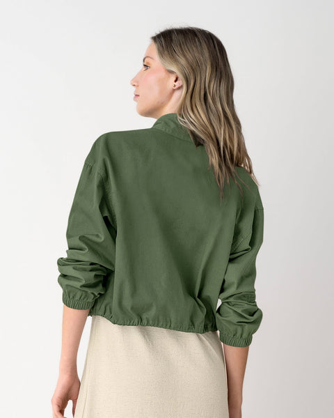 Chaqueta manga larga con elástico graduable en ruedo#color_a91-verde