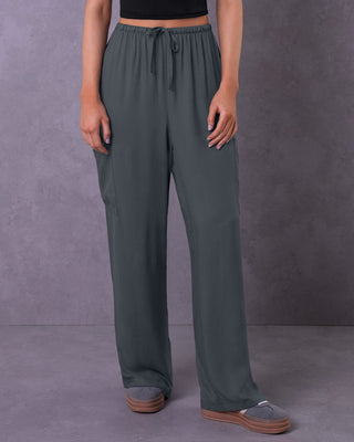 Pantalón tipo cargo con elástico en cintura ajustable#color_c13-gris-oscuro