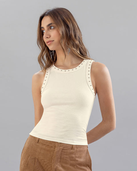 Blusa sin mangas con taches en cuello y sisa#color_018-marfil