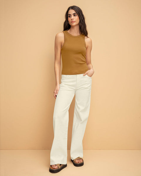 Blusa sin mangas con taches en cuello y sisa#color_847-mostaza