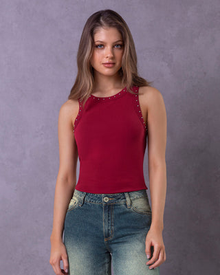 Blusa sin mangas con taches en cuello y sisa#color_c34-vino