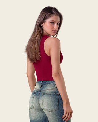 Blusa sin mangas con taches en cuello y sisa#color_c34-vino